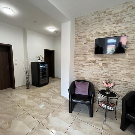 Penzion Sezemice Экстерьер фото