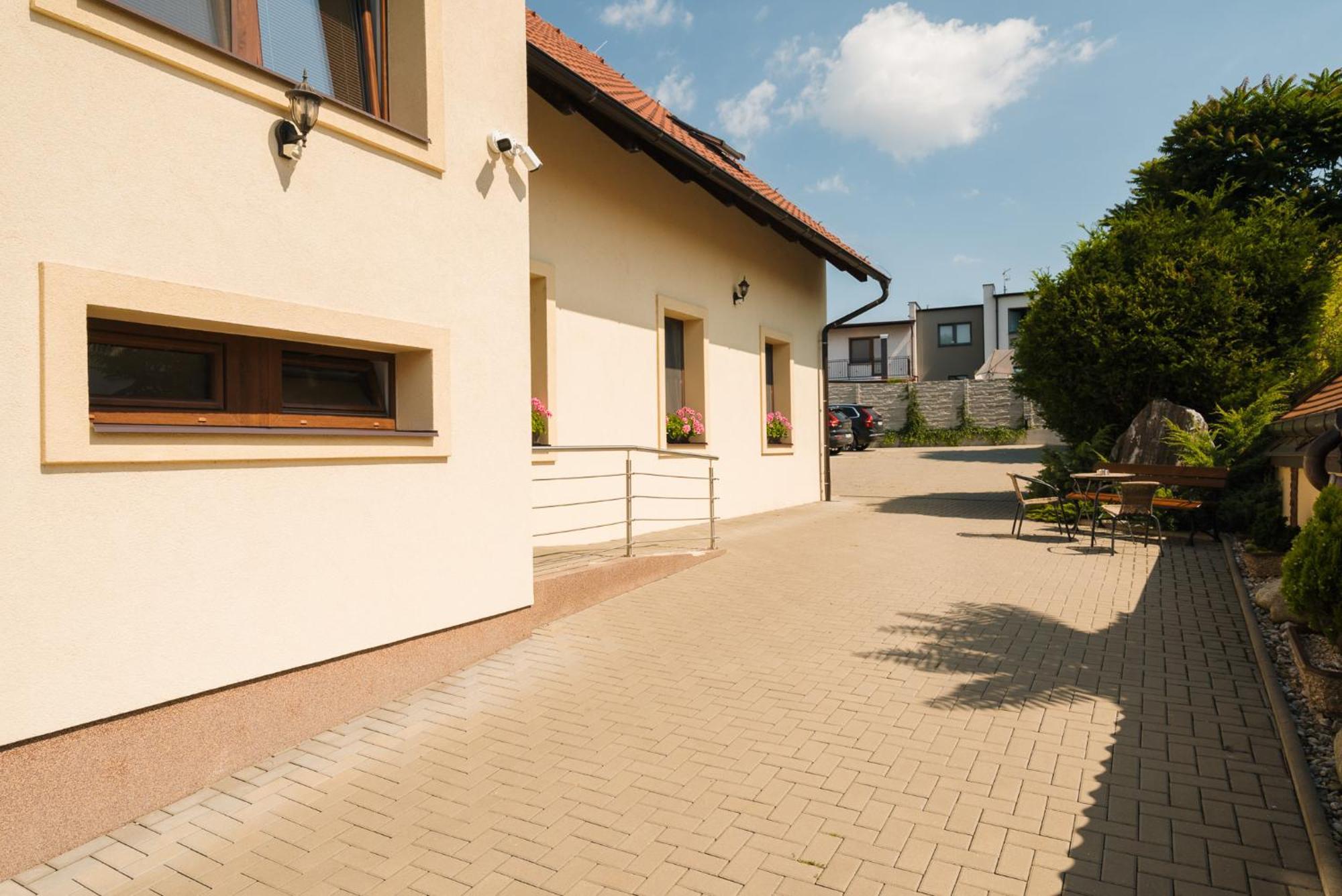 Penzion Sezemice Экстерьер фото